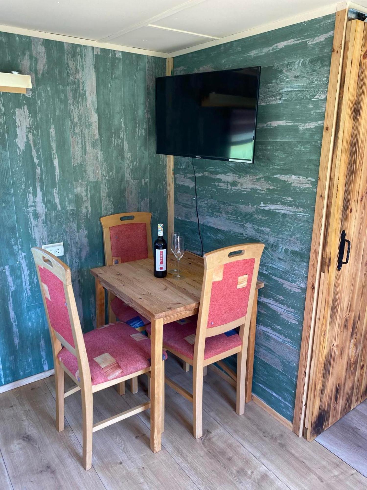 Holiday home Przyczepa Holenderska Ii *